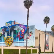 Paramount se suma a la puja: Lanza oferta hostil y millonaria por Warner Bros. Discovery
