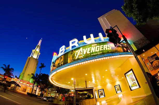 Paramount se suma a la puja: Lanza oferta hostil y millonaria por Warner Bros. Discovery.