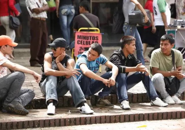 J�venes Nini: una de las principales razones se vincula a la falta de culminaci�n del secundario. Su�rez propone cambios en ese sentido.
