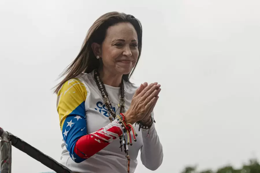 Medalla, diploma, y un millón doscientos mil dólares en juego: el premio que espera Corina Machado.