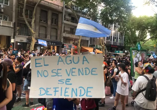 Protesta por la miner�a en Mendoza: mendocinos se movilizan en el KM 0 tras la aprobaci�n de PSJ Cobre Mendocino