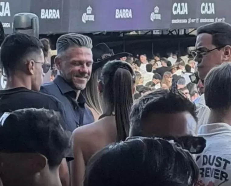 Demichelis a los besos en Mendoza.