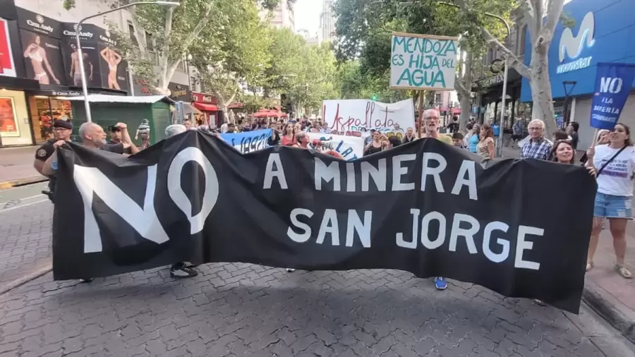 Reclamo contra el yacimiento