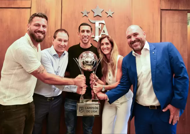 Ariel Holan dej� de ser el DT de Rosario Central.