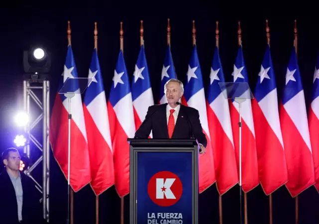 El ultraliberal se consolida en su camino hacia la Casa de La Moneda.
