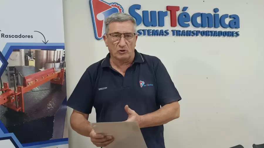 El titular de ASINMET, Julio Totero, celebra la aprobaci�n del proyecto minero en San Jorge.
