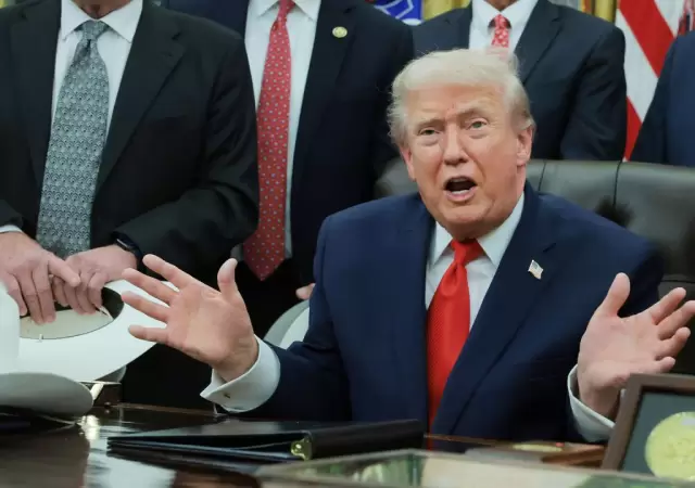 Donald Trump y su pol�mico saludo en X