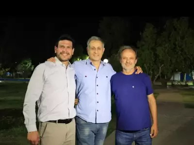 Jos� Mansur, acompa�ado por el vicepresidente 1�, Fernando Mu�oz y el vicepresidente 2�, Mariano Buenanueva.