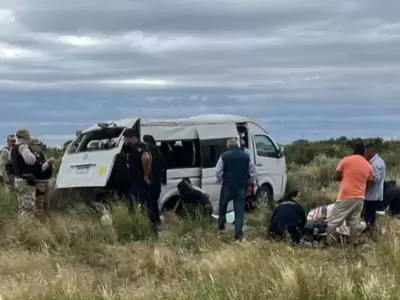 Una traffic que viajaba de San Rafael a Chilecito volc� en El Divisadero.