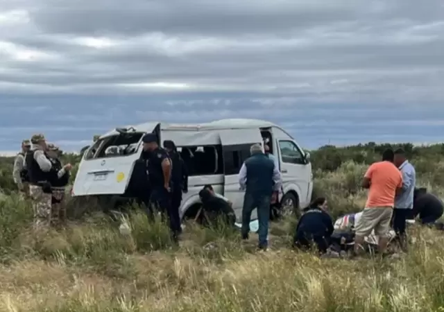 Una traffic que viajaba de San Rafael a Chilecito volc� en El Divisadero.