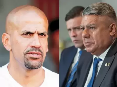 Una reciente encuesta revela la intensa puja por el liderazgo del f�tbol argentino.