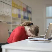 Adiós al 100% presencial: por qué trabajar 8 horas en la oficina ya no garantiza productividad