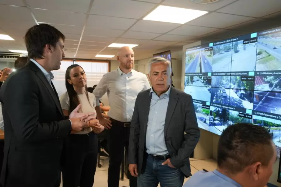 El Gobernador visit� un centro de monitorep