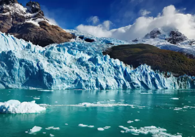 Un aluvi�n de 27.000 inscriptos para debatir la Ley de Glaciares desbord� el Congreso y pone en jaque la reforma.