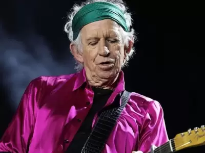 Keith Richards sobrelleva una dolencia