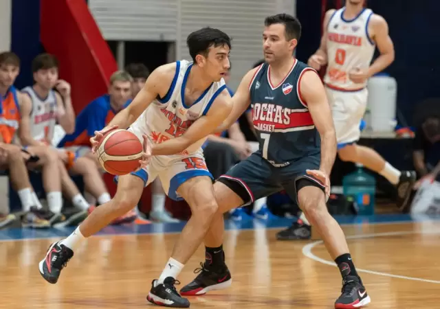 Rivadavia B�squet rob� una victoria fuera de casa.