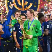 H�roe y drama en el PSG: el ins�lito giro del destino para Safonov tras ganar la Intercontinental