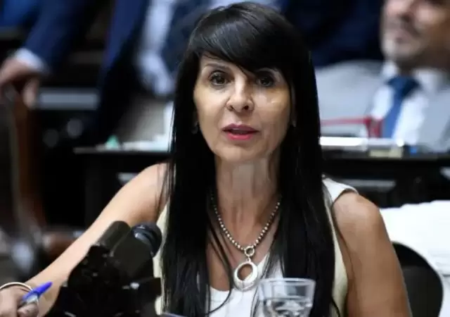 El embargo recae sobre la dieta y el medio aguinaldo de la legisladora rionegrina. Se busca cubrir un reclamo de $40,5 millones de pesos.