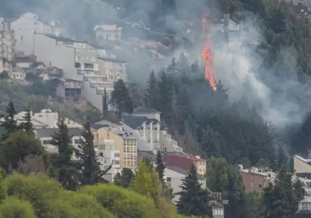 El incendio en Bariloche est� "controlado" pero imputaron a un hombre por desatar el caos con una herramienta