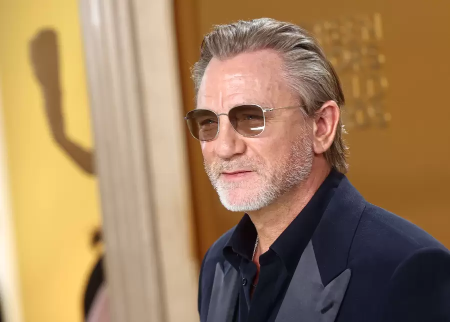 Daniel Craig