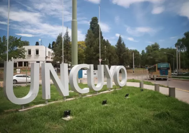 "El presupuesto que va para el sistema universitario nacional es aproximadamente un 40% inferior a lo que las universidades necesitan" (E. S�nchez)