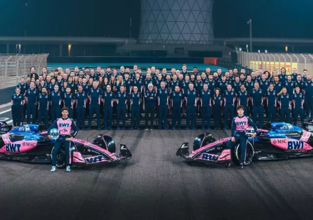 El equipo Alpine a pleno.