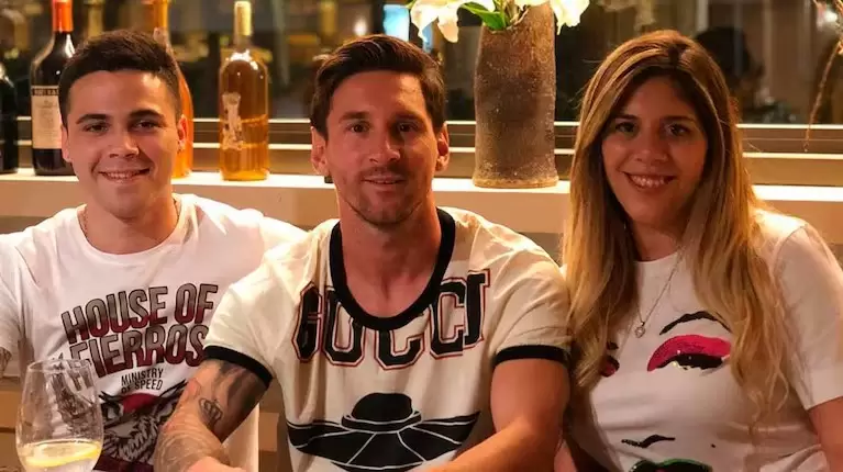 Lionel Messi junto con su hermana, María Sol Messi
