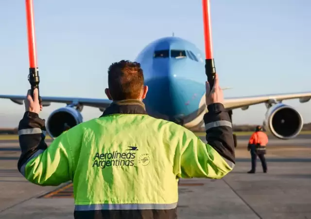 Cielos sin rastro: la desregulaci�n ahora permite vuelos nocturnos para aviaci�n civil sin la obligaci�n de presentar un plan de vuelo oficial.