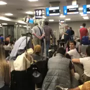 Caos en Aeroparque por temporal: Vuelos suspendidos y demorados a horas de Navidad