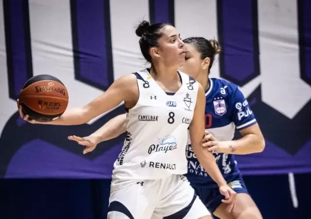 Carolina Fern�ndez llega a San Jos�.