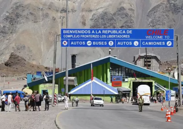 Paciencia en alta monta�a. Reportan 3 km de cola en Los Libertadores y frenos intermitentes en la Ruta 7.