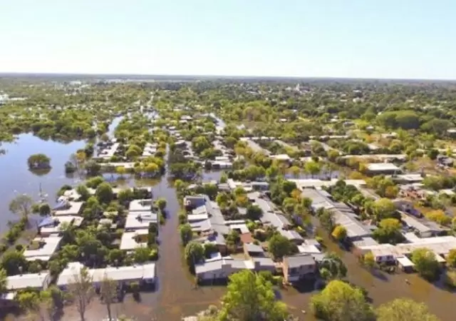 San Luis del Palmar sufre una de las peores inundaciones.