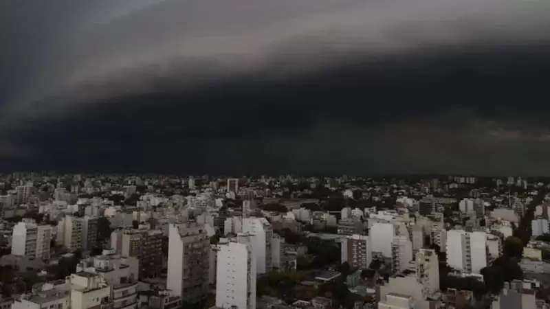 El tiempo parece confirmar que este año el brindis será puertas adentro.