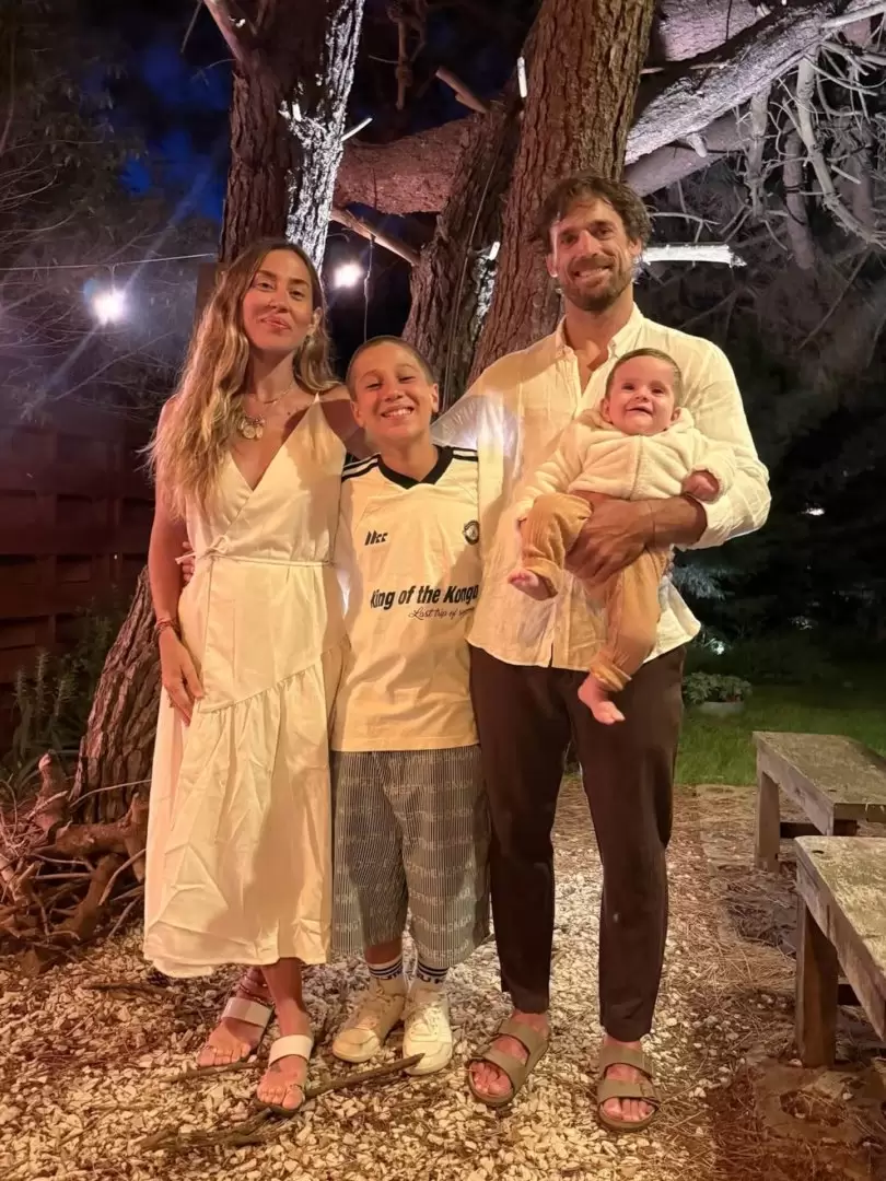 Jimena Barón presentó a su hijo Arturo: las fotos de la carita del bebé