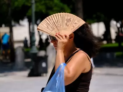 Expertos aconsejan cuidar la piel de la exposici�n del sol.