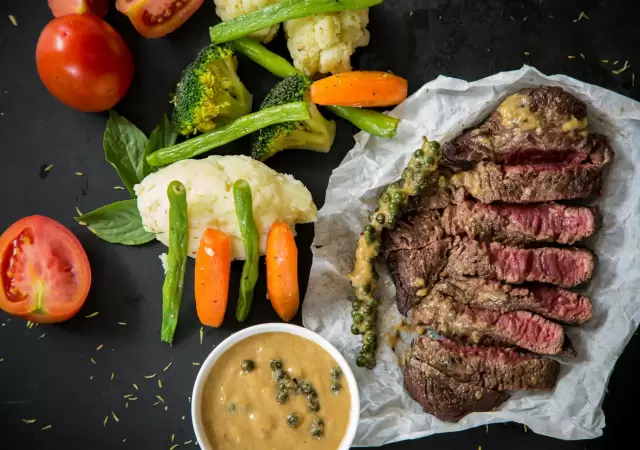 Todos los beneficios y riesgos de la dieta paleo.