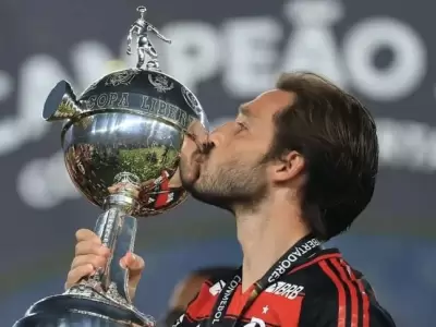 Vi�a, cada vez m�s cerca de River.