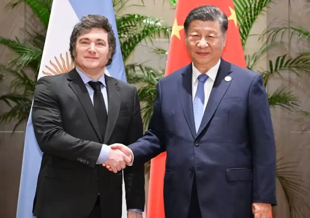 El presidente Javier Milei en un encuentro con su par chino, Xi Jinping. (Archivo web)