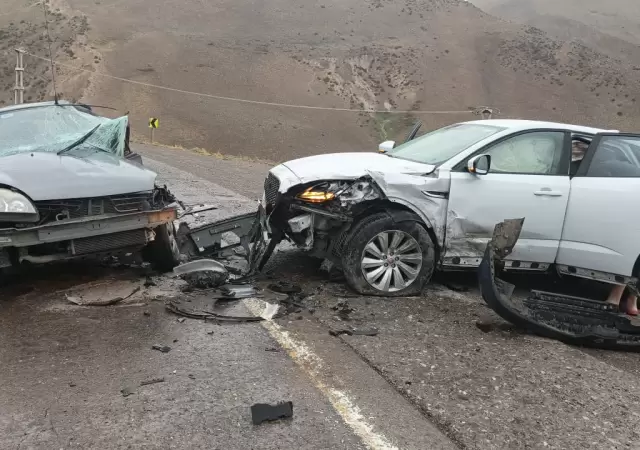 El choque se produjo de frente entre los dos veh�culos