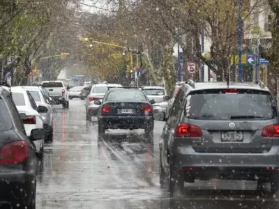 Las tormentas y el marcado descenso de la temperatura marcaron el pulso de este jueves en Mendoza, bajo alerta amarilla del SMN.