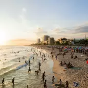 Vacaciones en 18 cuotas: la estrategia del Banco Nación para competirle a las playas brasileñas