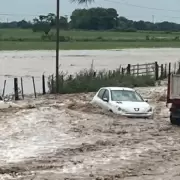 Desesperante situación en Salta: rescates con sogas, autos bajo el agua y tensión en la Ruta 68