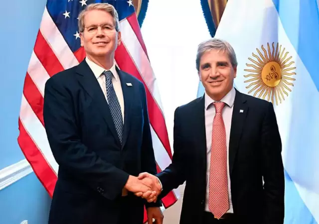 El secretario del Tesoro, Scott Bessent, y el ministro de Econom�a argentino, Luis Caputo. (Foto: archivo web)