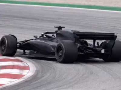 El Audi de F1 en pista durante los ensayos de Barcelona.