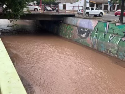 Operativo clave en el Zanj�n de los Ciruelos: cortan el agua para buscar a fondo a la mujer arrastrada