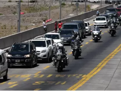 La congesti�n vehicular en la frontera es una constante durante la temporada de verano.