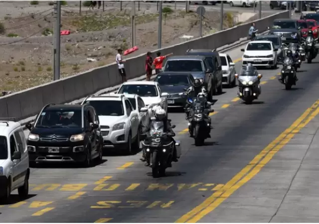 La congesti�n vehicular en la frontera es una constante durante la temporada de verano.