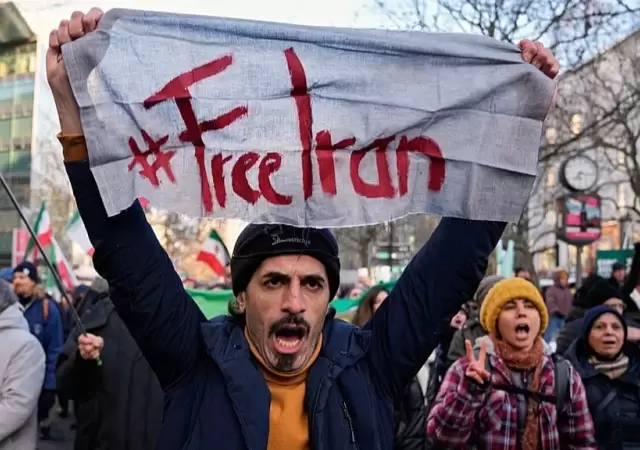 Contin�an las protestas en Ir�n y el r�gimen amenaza con atacar a EE.UU. e Israel si Trump interviene en el conflicto.