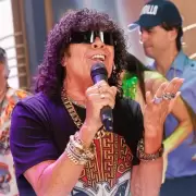 La Mona Jim�nez cumple a�os: La historia detr�s del hombre que hizo bailar a todo un pa�s