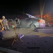 Violento choque entre un auto y un cami�n dej� un fallecido y heridos graves en Potrerillos